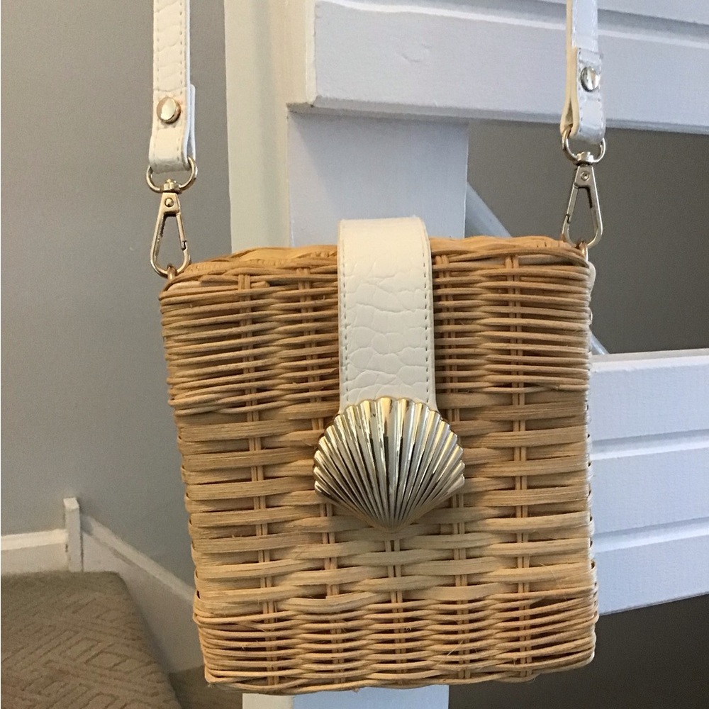 NWOT Topshop wicker handbag with shell closure